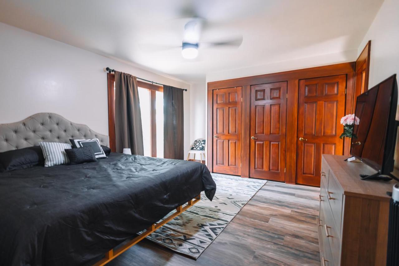 Downtown Escape Great For Large Families & Groups Villa Sugarcreek Kültér fotó