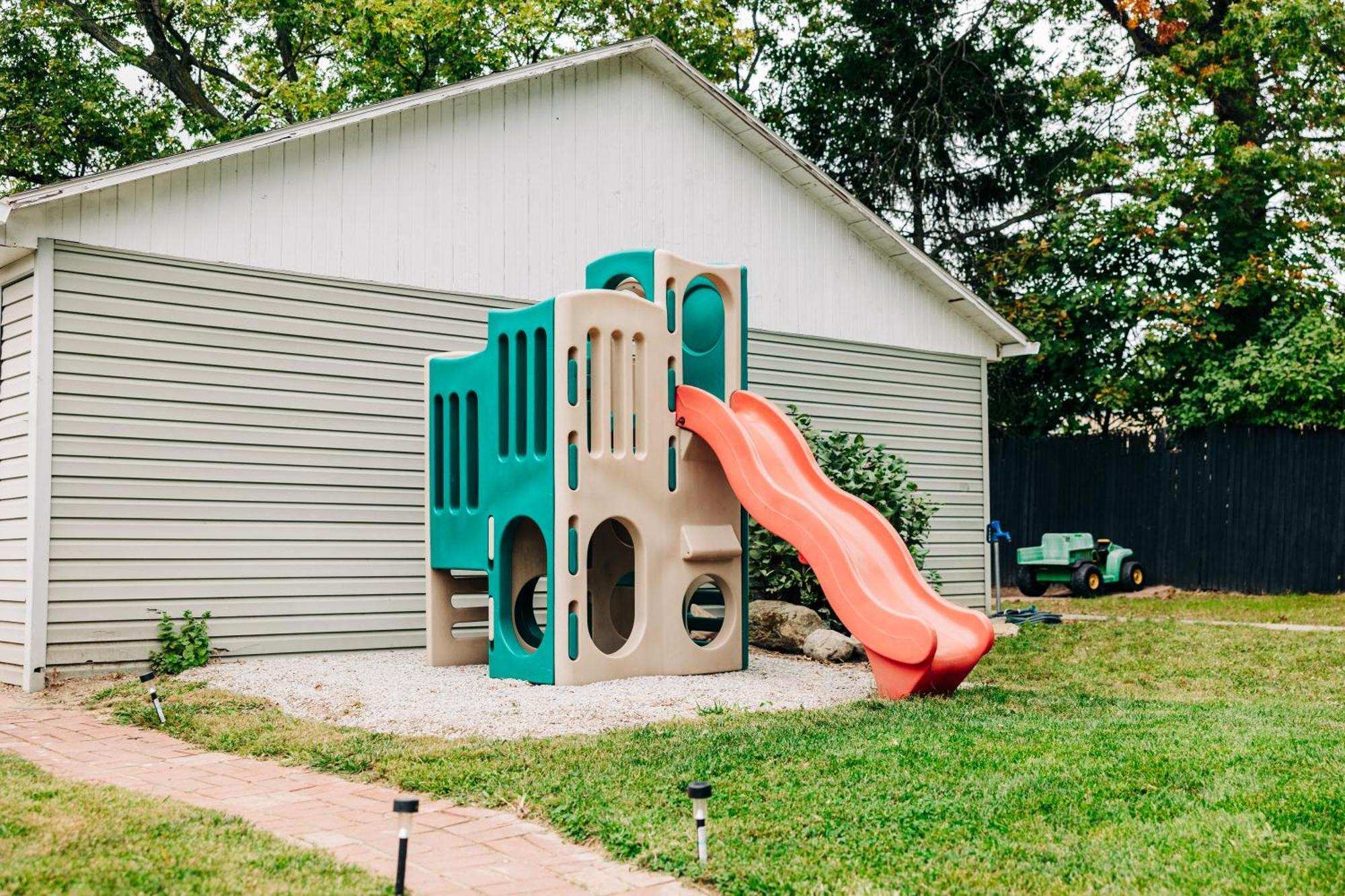 Downtown Escape Great For Large Families & Groups Villa Sugarcreek Kültér fotó