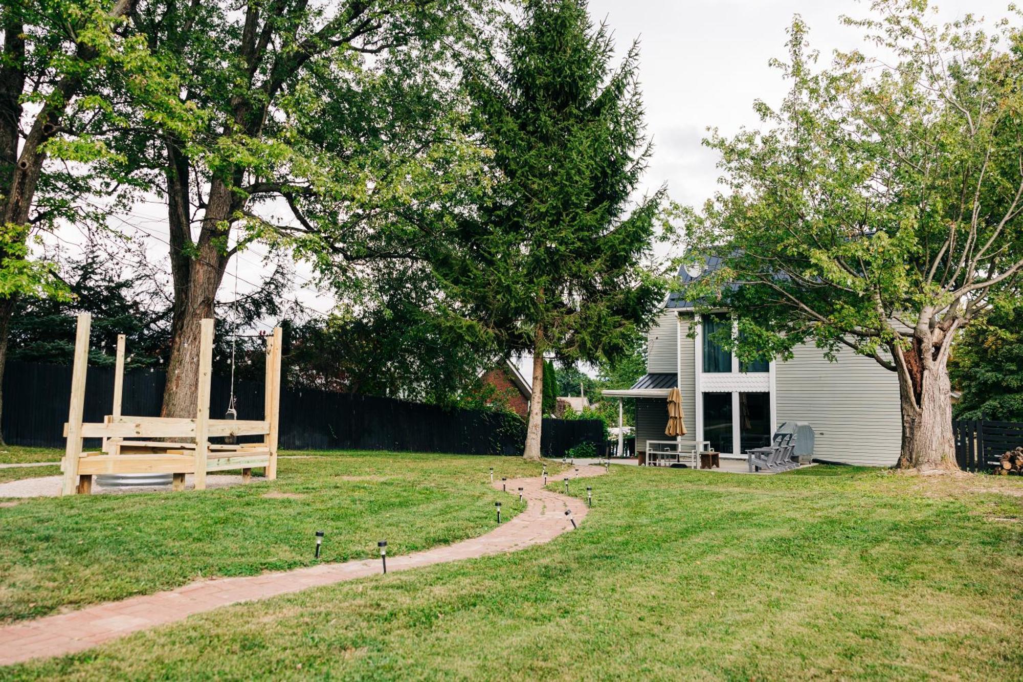Downtown Escape Great For Large Families & Groups Villa Sugarcreek Kültér fotó