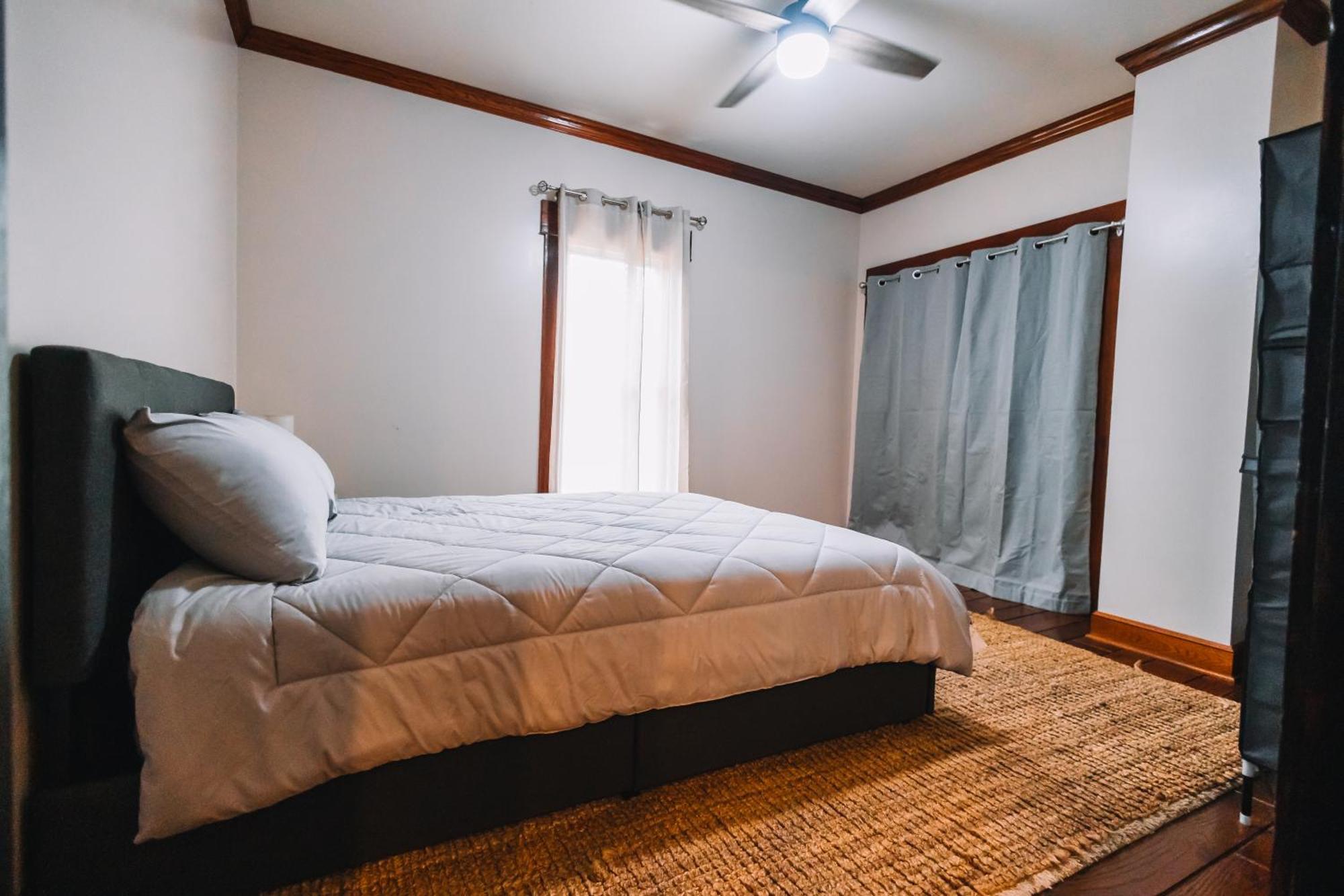 Downtown Escape Great For Large Families & Groups Villa Sugarcreek Kültér fotó